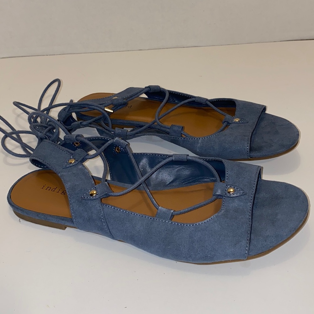 Size 8.5 M women’s lace up shoes
